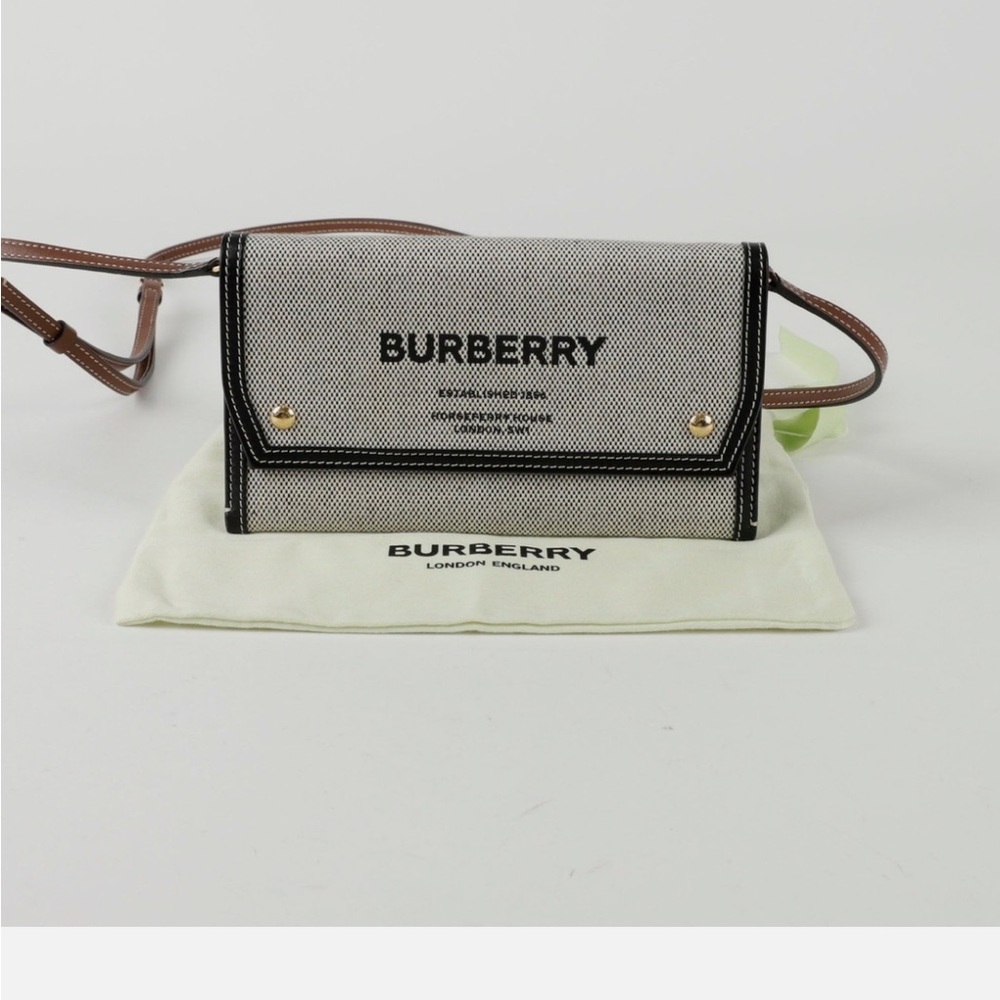NEW AUTHENTIC Burberry Phone Pocket Leather Crossbody